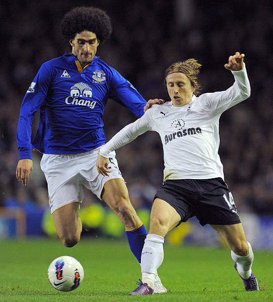 不容小觑的 不容小觑的