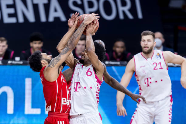 库里40+&谢泼德成X因素？老詹圣诞谢幕战？预测明日5场圣诞大战（库里冲40+、谢泼德或成X因素？詹姆斯圣诞谢幕战？明日五场圣诞大战前瞻）