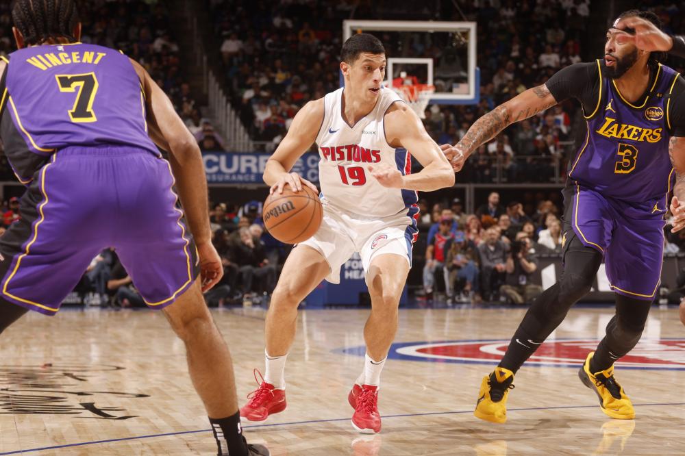 记者：哈维-阿隆索预计下赛季会留药厂，皇马将他视作安帅接班人.