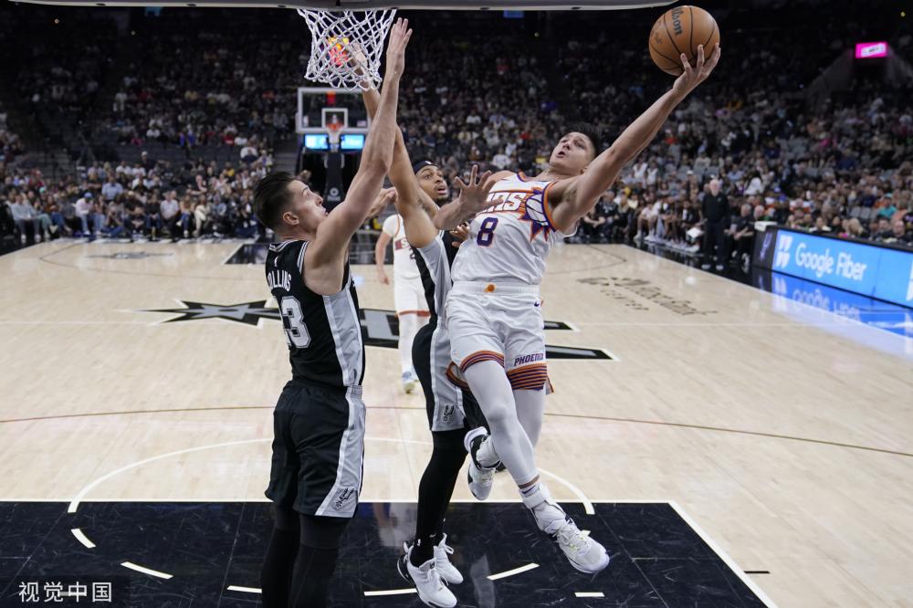 太逆天了！爱德华兹极限后仰三分绝平 年终大战唯一加时赛来了（不可思议！爱德华兹压哨后仰三分扳平，年终大战唯一加时上演）