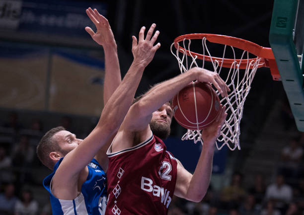 俩人1.07亿！美媒：恩比德&乔治总薪水占全队55% 总得分仅占27%（美媒：恩比德与乔治总薪资1.07亿，占队55%，得分贡献仅27%）